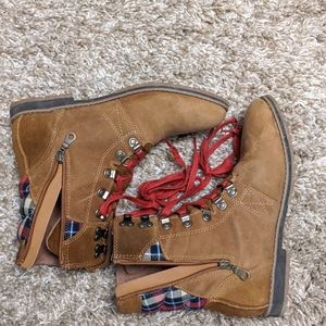 Columbia twentythird Ave boots - 9